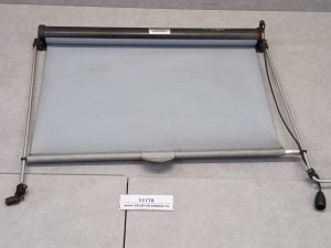 Roleta przeciwsłoneczna kierowcy autobusu, wymiary przesłony szerokość 47 cm, długość 36 cm, zwijana, dwie prowadnice