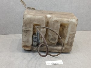 Zbiorniczek płynu do spryskiwaczy, wraz z pompką spryskiwacza, wymiary ok. 28 x 15 x 22 cm 
