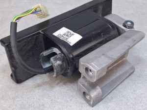 Uchwyt, wspornik, ślizg mocujący lusterko autobusu VOLVO, ślizg ramienia obrotowego, podłączenie zasilania elektrycznego, wysokość 17 cm, kostka 6 PINów , trzpień obrotowy, D9394245, nr 08962922F, wraz ze wspornikiem