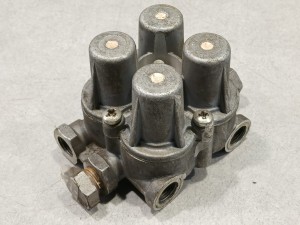 Zawór zabezpieczający 4-obwodowy VOLVO nr 2075 5195, WABCO 034 713 030 6 