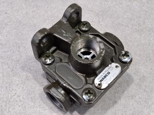 Zawór WABCO 973 500 000 0 szybkospustowy, Mercedes NG, O 303, O 305, O 307, O 405, O 407, O 408