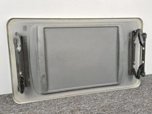 Szyberdach IRISBUS CROWSSWAY LE wymiary 104 x 60 cm, luk dachowy 