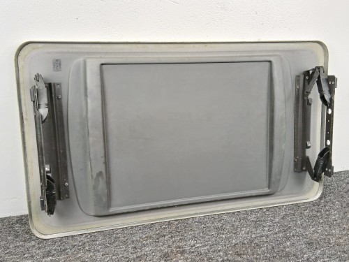 12061, Szyberdach IRISBUS CROWSSWAY LE wymiary 104 x 60 cm, luk dachowy  (1).jpeg