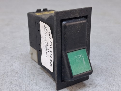 21791, HLF nr 443 851 443 820 klawisz, przycisk, włącznik oświetlenia nad kierowcą, nad fotelami, nad pasażerami IRISBUC Karosa, Axer, RECREO, 2+2 PINY (4).jpg