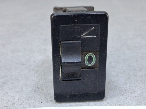 21416, Klawisz, włącznik otwierania i zamykania szyberdachu, luku dachowego, włazu MAN, SEMI 26, 5 PINów  (2).jpg