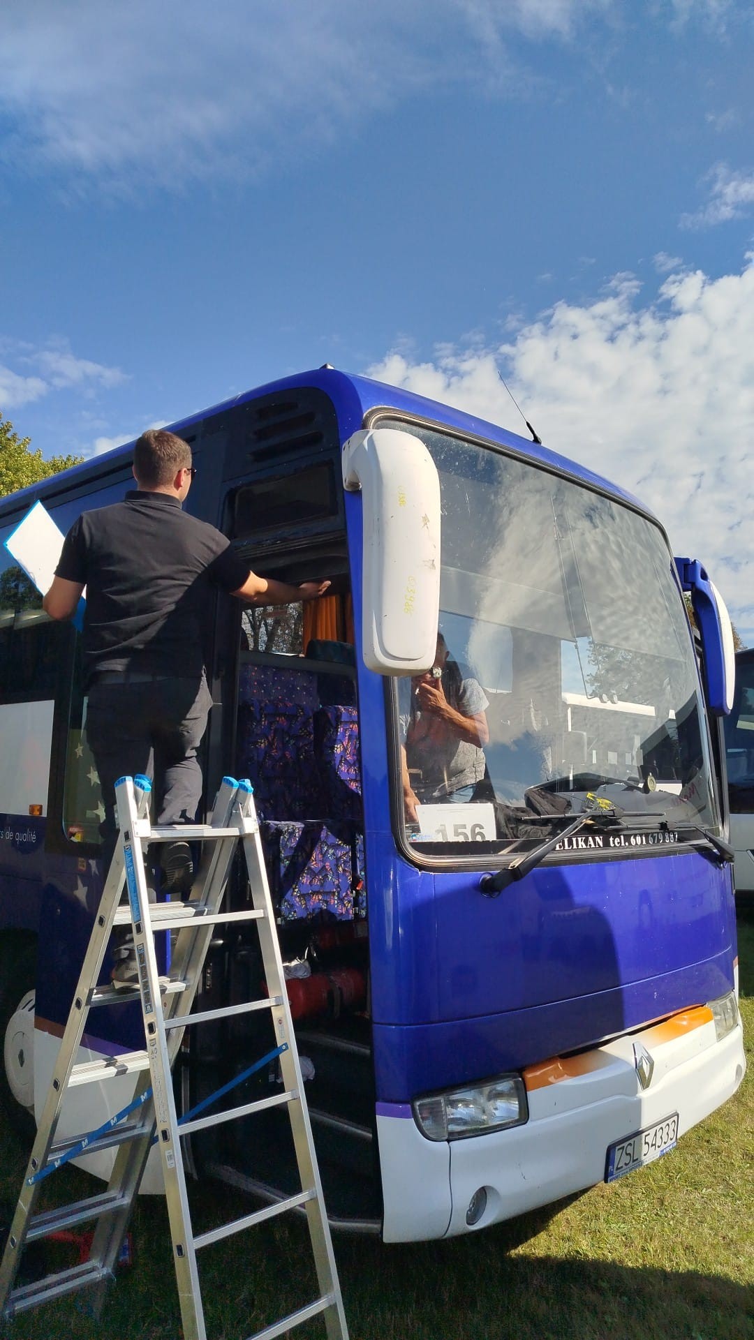 Gdy potrzebujesz części do autobusu, a wszystko jest zamknięte